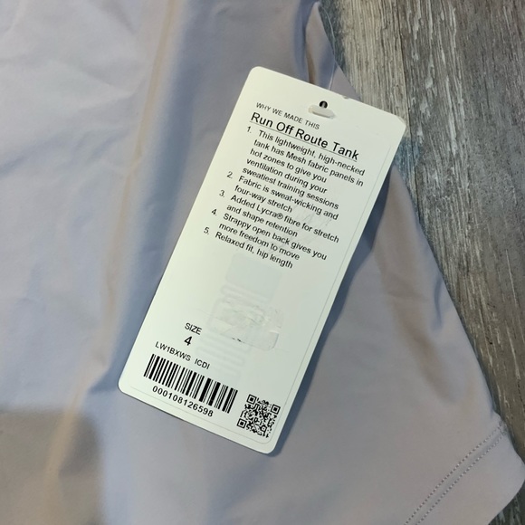 NWT lululemon run off Route tank size 4 - Picture 2 of 3